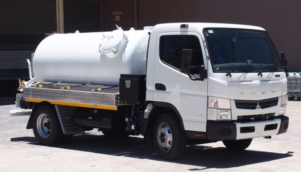 Compact vacuum truck for low-profile jobs