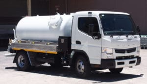 Compact vacuum truck for low-profile jobs